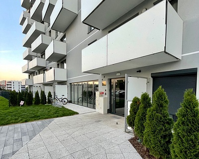 The Lake View - Entry